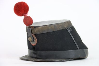Shako d'officier modèle 1872.
Fut en carton...