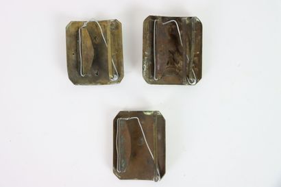 Ensemble de trois plateaux de ceinturon.
Troupe...