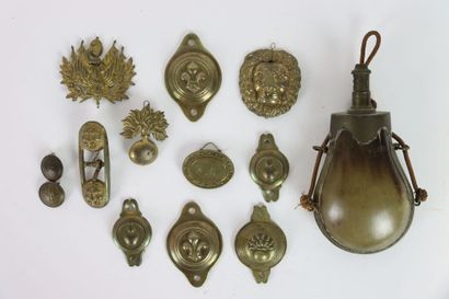 Cuivreries diverses.
Bossettes de mors :...