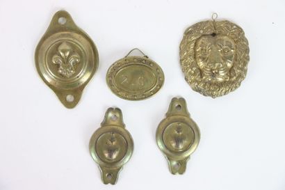 Cuivreries diverses.
Bossettes de mors :...