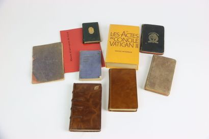 Lot de missels et de livres religieux. 9...