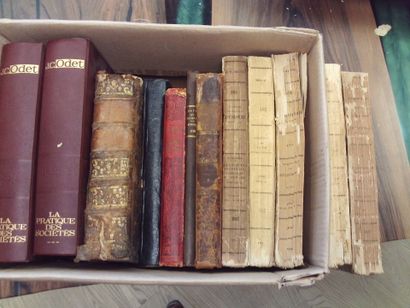 Mannette 221 contenant: 12 volumes divers...