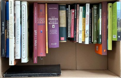 Manette contenant des livres de cuisine et...