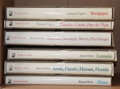 Manette comprenant six volumes du Dictionnaire...