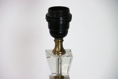 Lampe à fut composée de cubes en verre banc.
Tige...