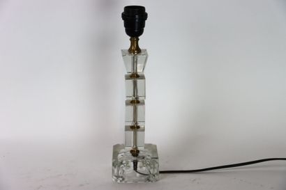 Lampe à fut composée de cubes en verre banc.
Tige...