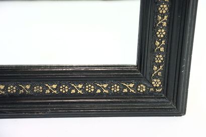 Miroir en bois sculpté à décor de tiges,...