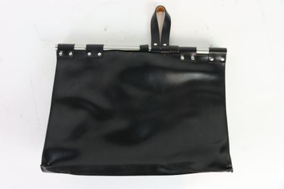 Réunion d'un sac en cuir fermeture en métal...