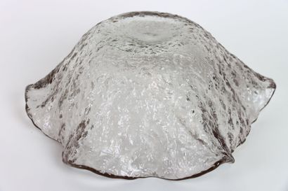 Importante coup en verre à bord polylobés.
Dimensions:...