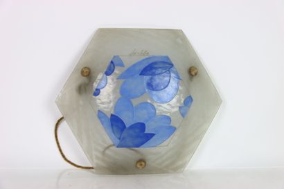 Loÿs LUCHA (XXe)
Suspension en verre moulé,...