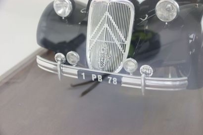 HELLER. Maquette 1/8e de Citroën 15 SIX Traction...
