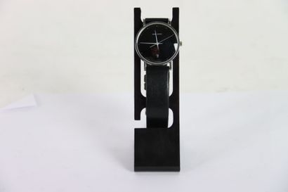 Georg JENSEN. 
Montre à fond noir bracelet...