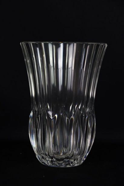 Val Saint-Lambert.
Vase en cristal taillé.
Signé...