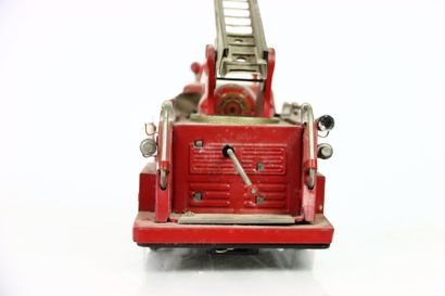 BANDAI.
Camion de pompier FORD 