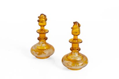 Paire de carafons ambrés en cristal de bohème...
