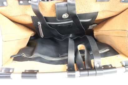 Réunion d'un sac en cuir fermeture en métal...