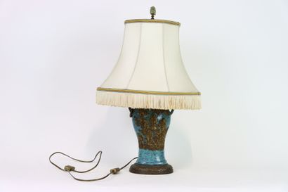 Asie. Travail du XXe siècle. Lampe en bronze...