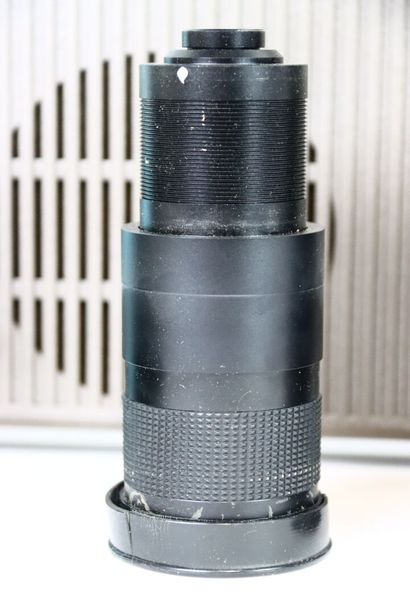 EIKI
Projecteur de cinéma
Modèle Super SLim...