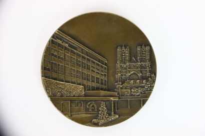 Réunion de 6 médailles :
- Médaille commémorative...