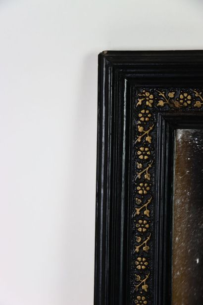 Miroir en bois sculpté à décor de tiges,...