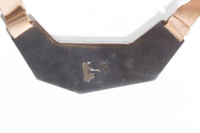 TRAVAIL DU XXème siècle
Collier en acier...