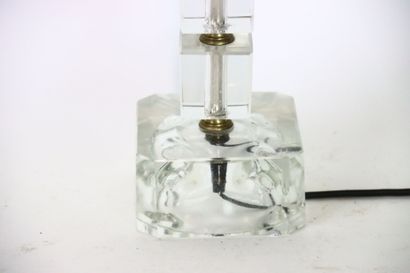Lampe à fut composée de cubes en verre banc.
Tige...