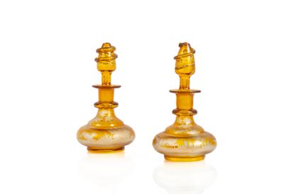 Paire de carafons ambrés en cristal de bohème...