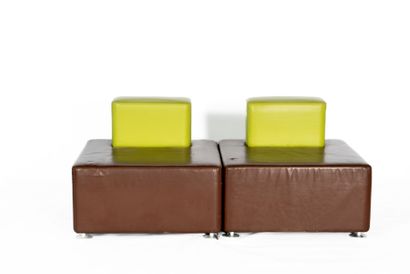 STEELCASE

Suite de quatre chauffeuses cubiques...