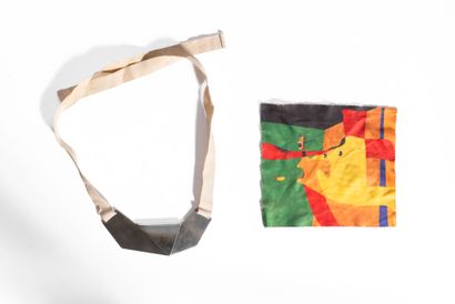 TRAVAIL DU XXème siècle
Collier en acier...