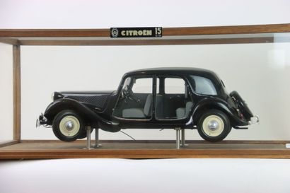 HELLER. Maquette 1/8e de Citroën 15 SIX Traction...