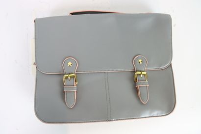 Réunion d'un sac en cuir fermeture en métal...