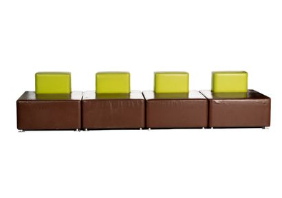 STEELCASE

Suite de quatre chauffeuses cubiques...