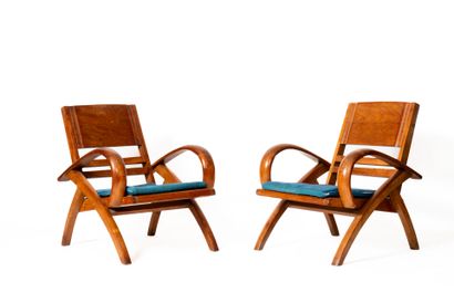 Paire de fauteuils en bois dit 