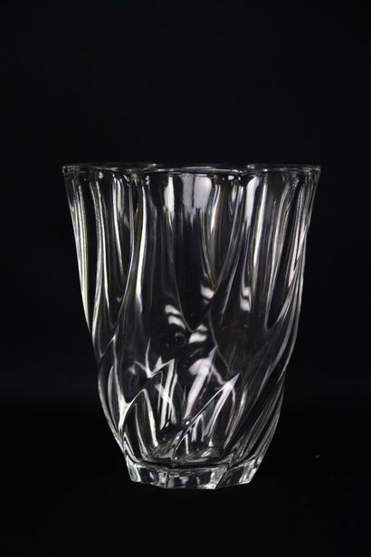 Val Saint-Lambert.
Vase en cristal taillé.
Signé...