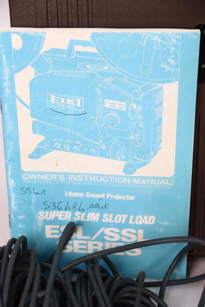 EIKI
Projecteur de cinéma
Modèle Super SLim...