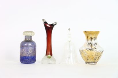 Murano.
Petit flacon en verre et paillettes...