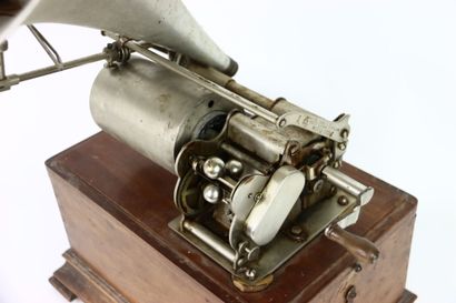 Phonographe à cylindre, de marque 