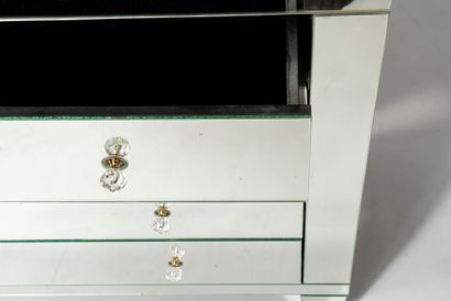 TRAVAIL DU XXème siècle.

Commode en miroir...