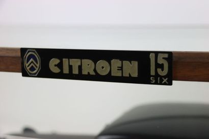 HELLER. Maquette 1/8e de Citroën 15 SIX Traction...