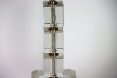 Lampe à fut composée de cubes en verre banc.
Tige...