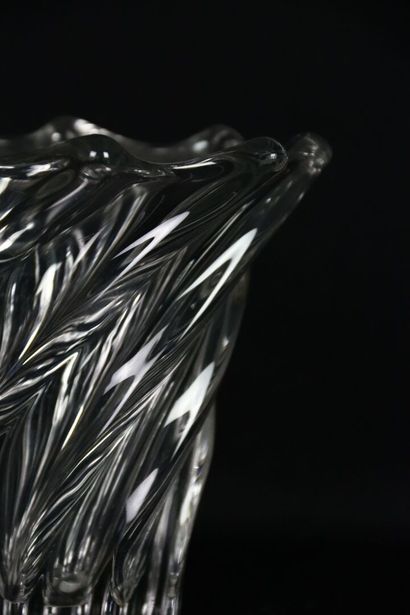 Val Saint-Lambert.
Vase en cristal taillé.
Signé...