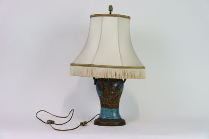 Asie. Travail du XXe siècle. Lampe en bronze...