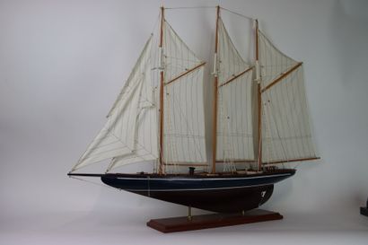 Maquette de bateau trois mats.
Le 