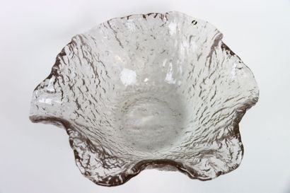 Importante coup en verre à bord polylobés.
Dimensions:...