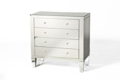 TRAVAIL DU XXème siècle.

Commode en miroir...