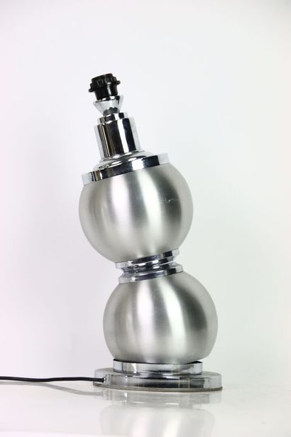 DELMAS.
Pied de lampe en métal chromé deux...