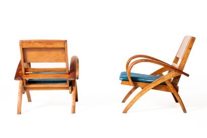 Paire de fauteuils en bois dit 
