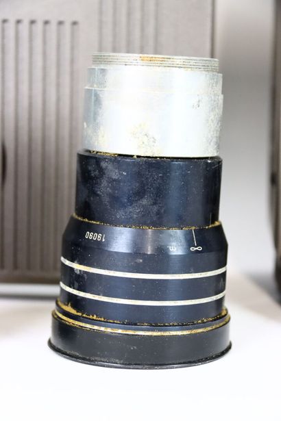 EIKI
Projecteur de cinéma
Modèle Super SLim...