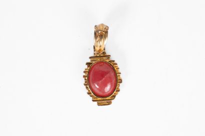 Pendentif en argent.
Serti d'un rubis.
Poids...