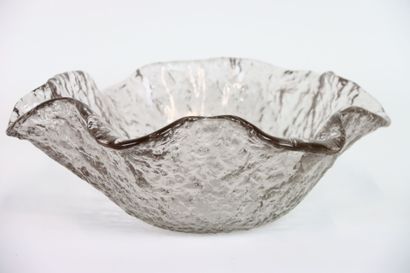 Importante coup en verre à bord polylobés.
Dimensions:...